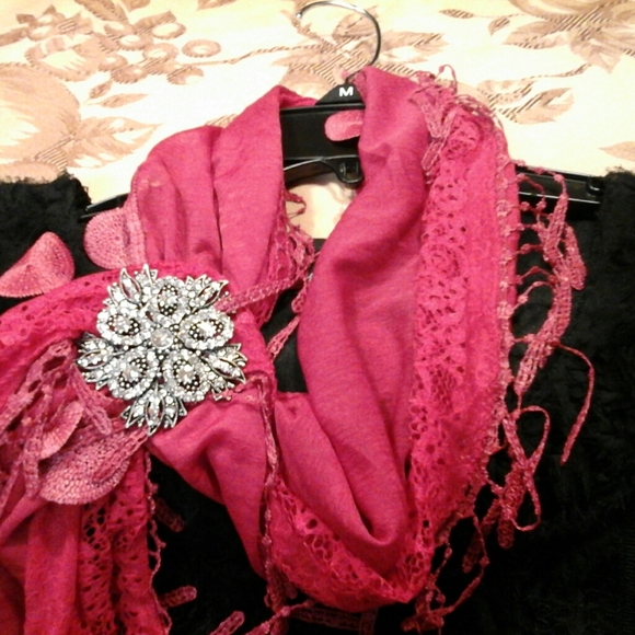 Ladies sparkle ball cap with jeweled pendent. - Picture 3 of 3